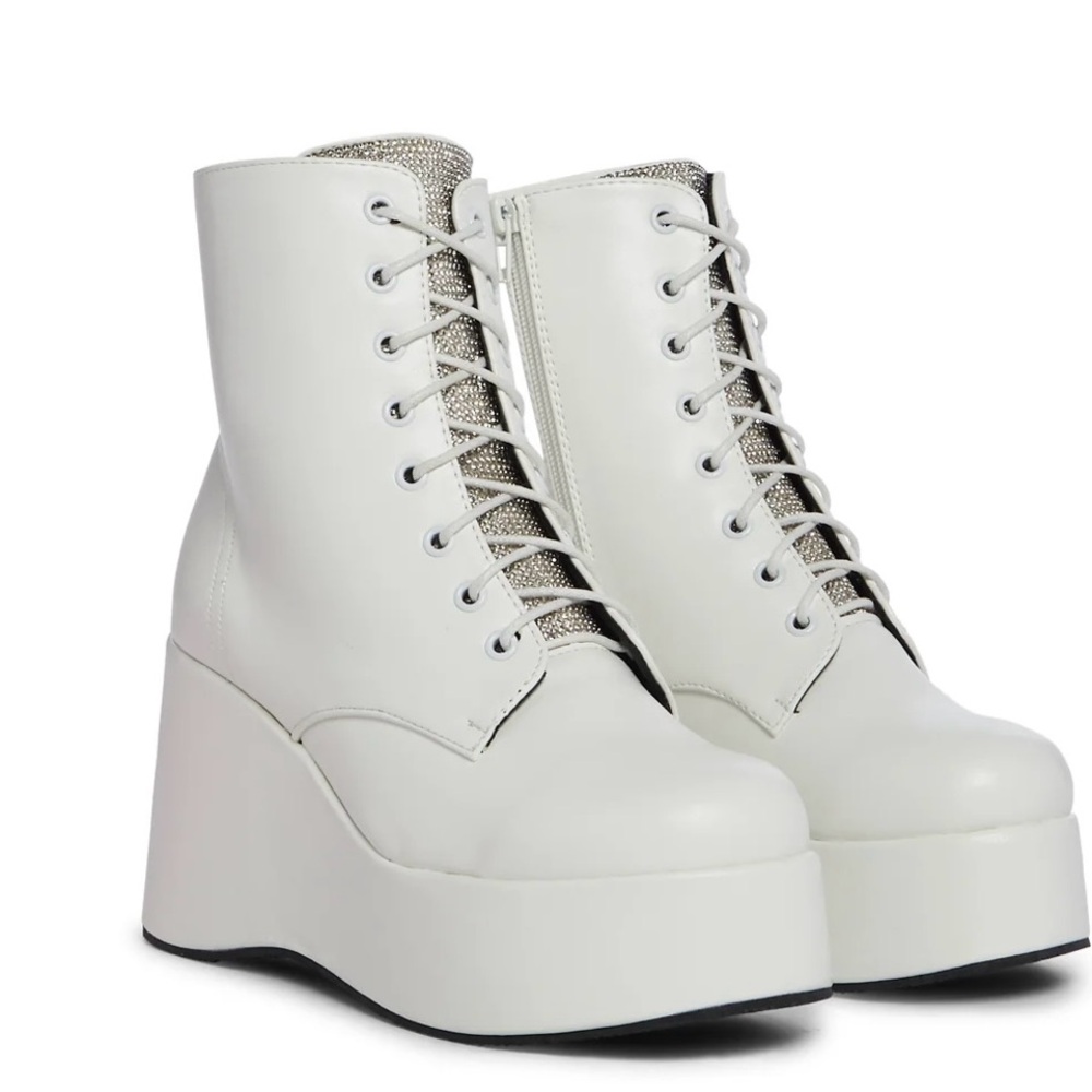 Lady GoDiva - PLATFORM BOOTS- WHITE